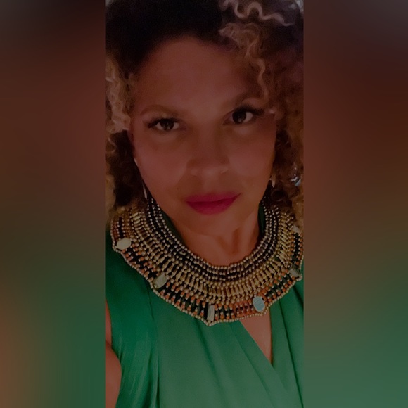 Meet your Posher, A Late Bloomer - Picture 3 of 15